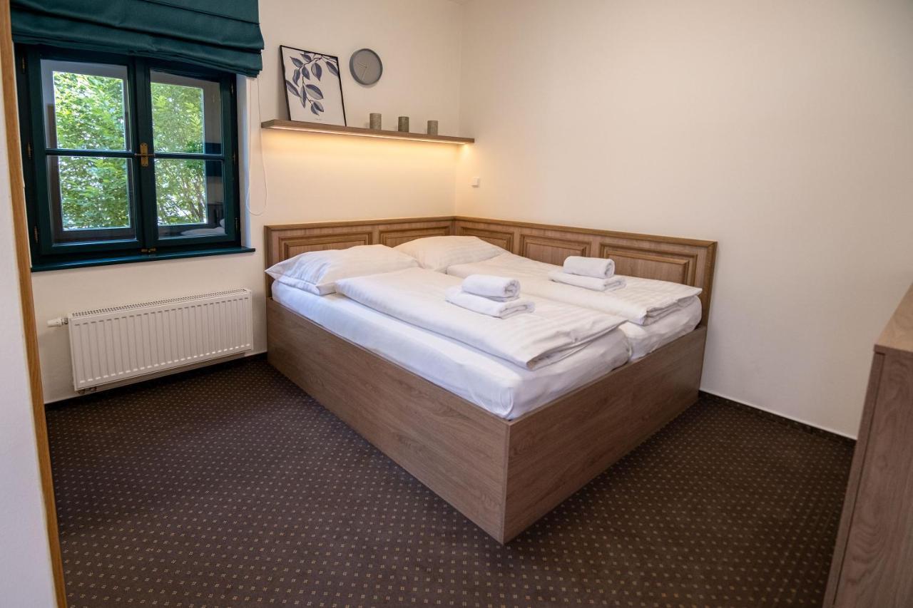 Penzion Elux Břeclav Exterior foto